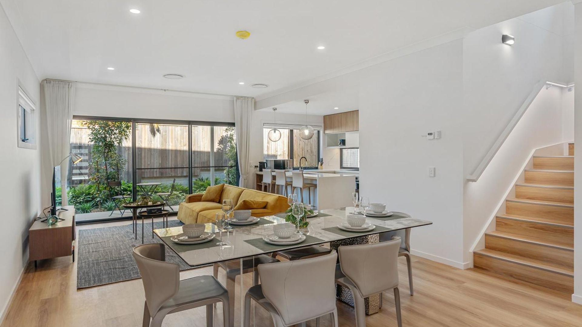 Cassa Aura Place - Modern 4br Homes Holiday home *