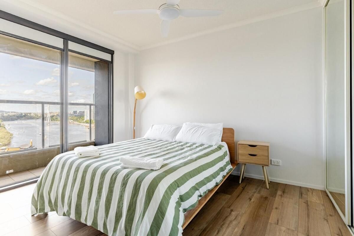 River View With Pool, Carpark & Gym Apartment *