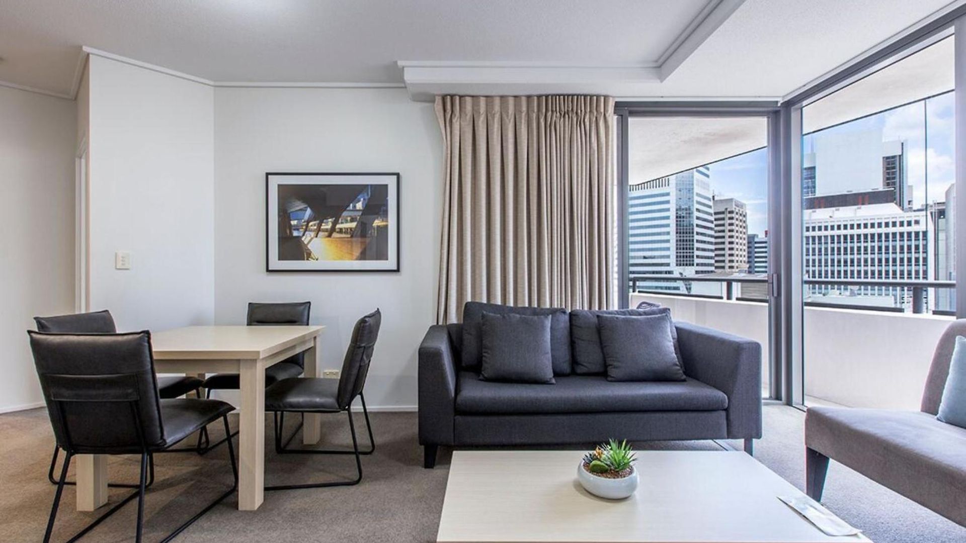 Apartment Cityscape At Aurora Tower *