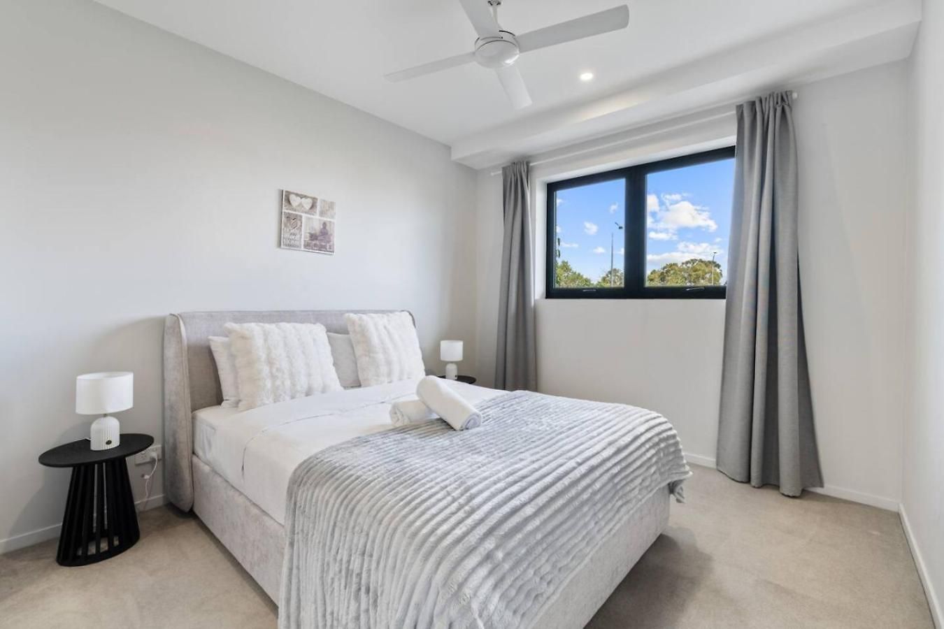 2 Bedroom Balcony Close To Hotspots * Brisbane