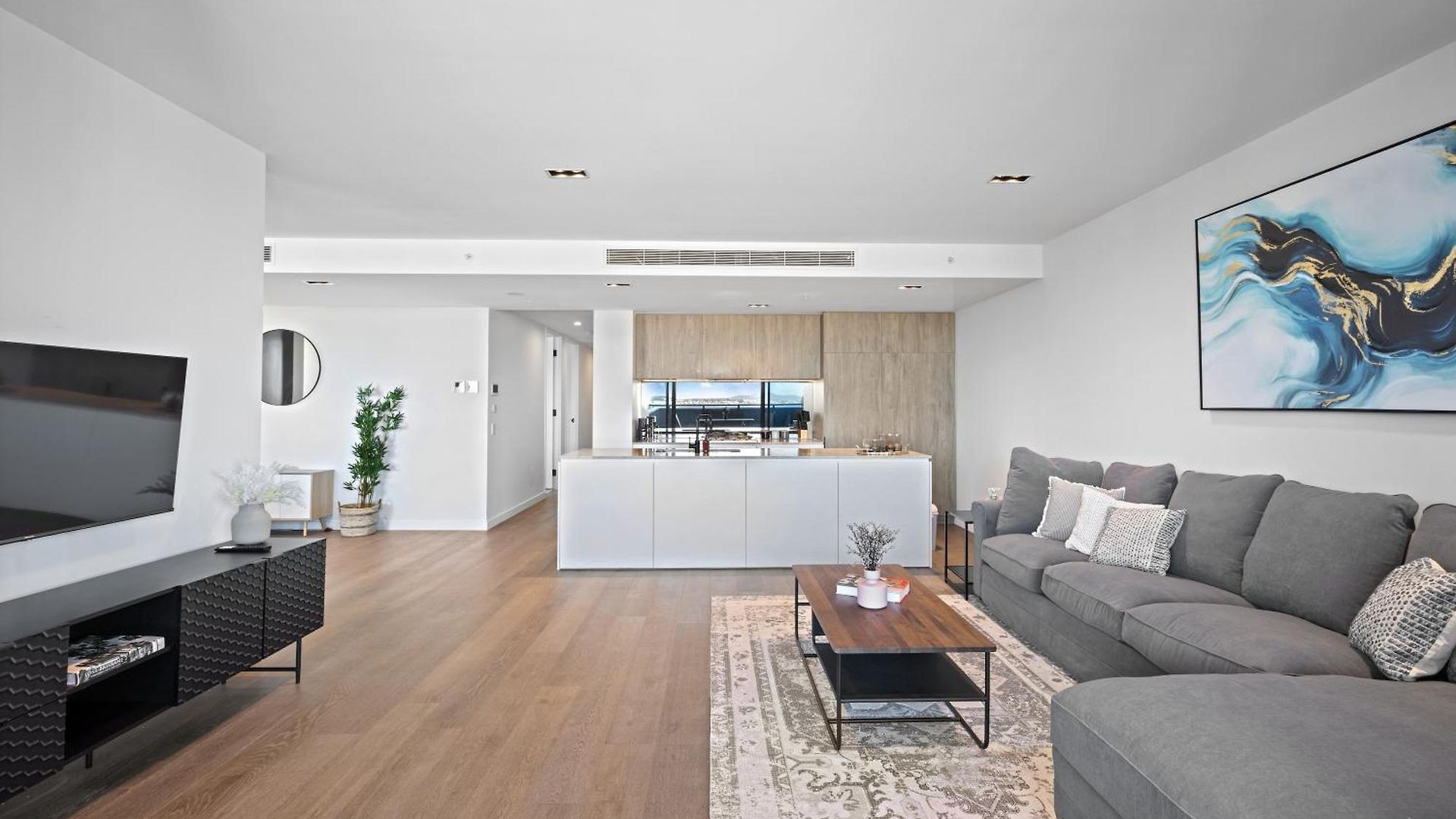 Luxe Sub-penthouse With Rooftop Pool And 2 Car Parks Brisbane