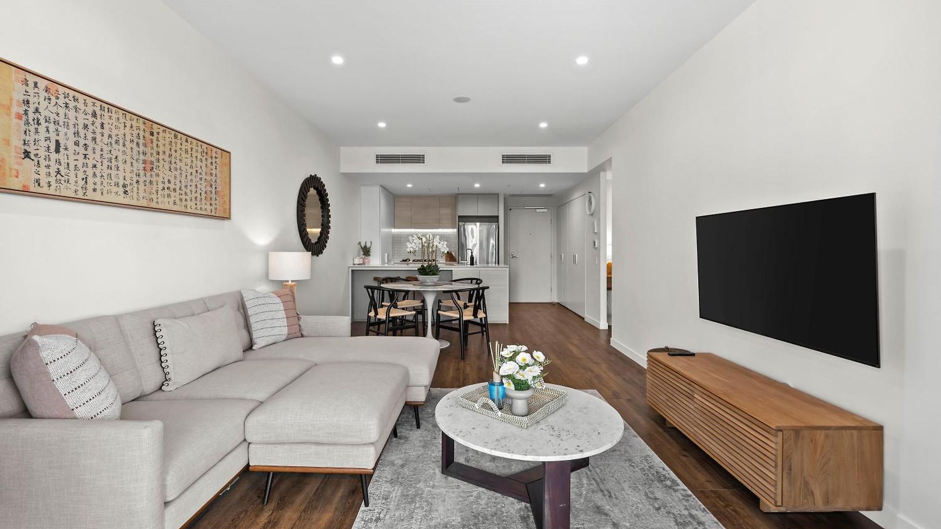 Stunning & River Views With Parking & Pool *