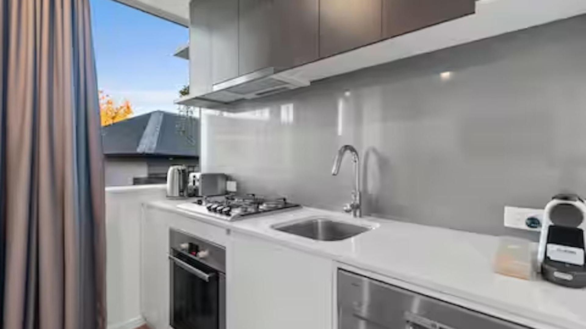 South 1br W-parking Wi-fi Dining Brisbane