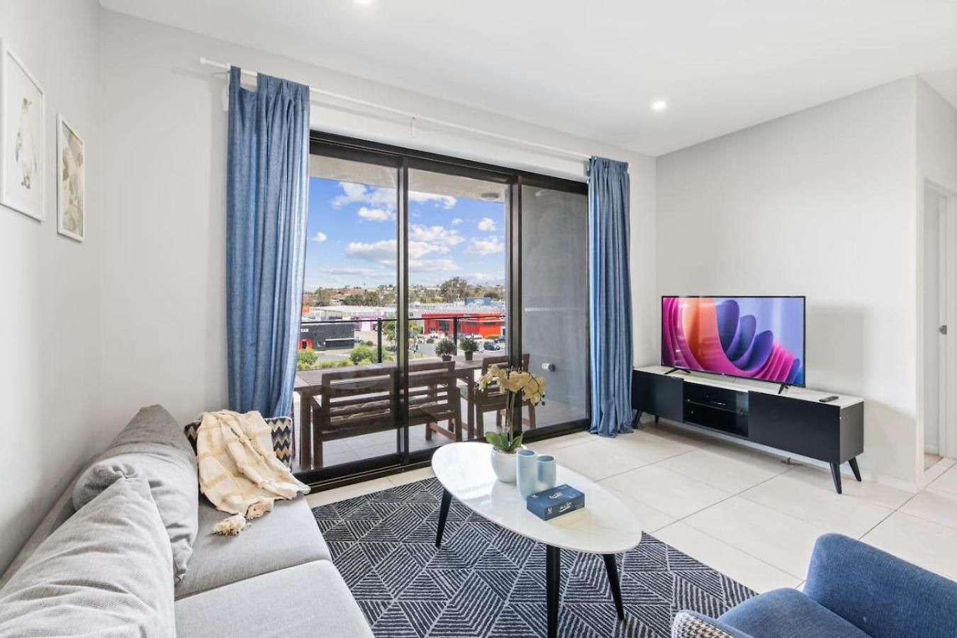 Stylish With Balcony Easy Access To Everywhere