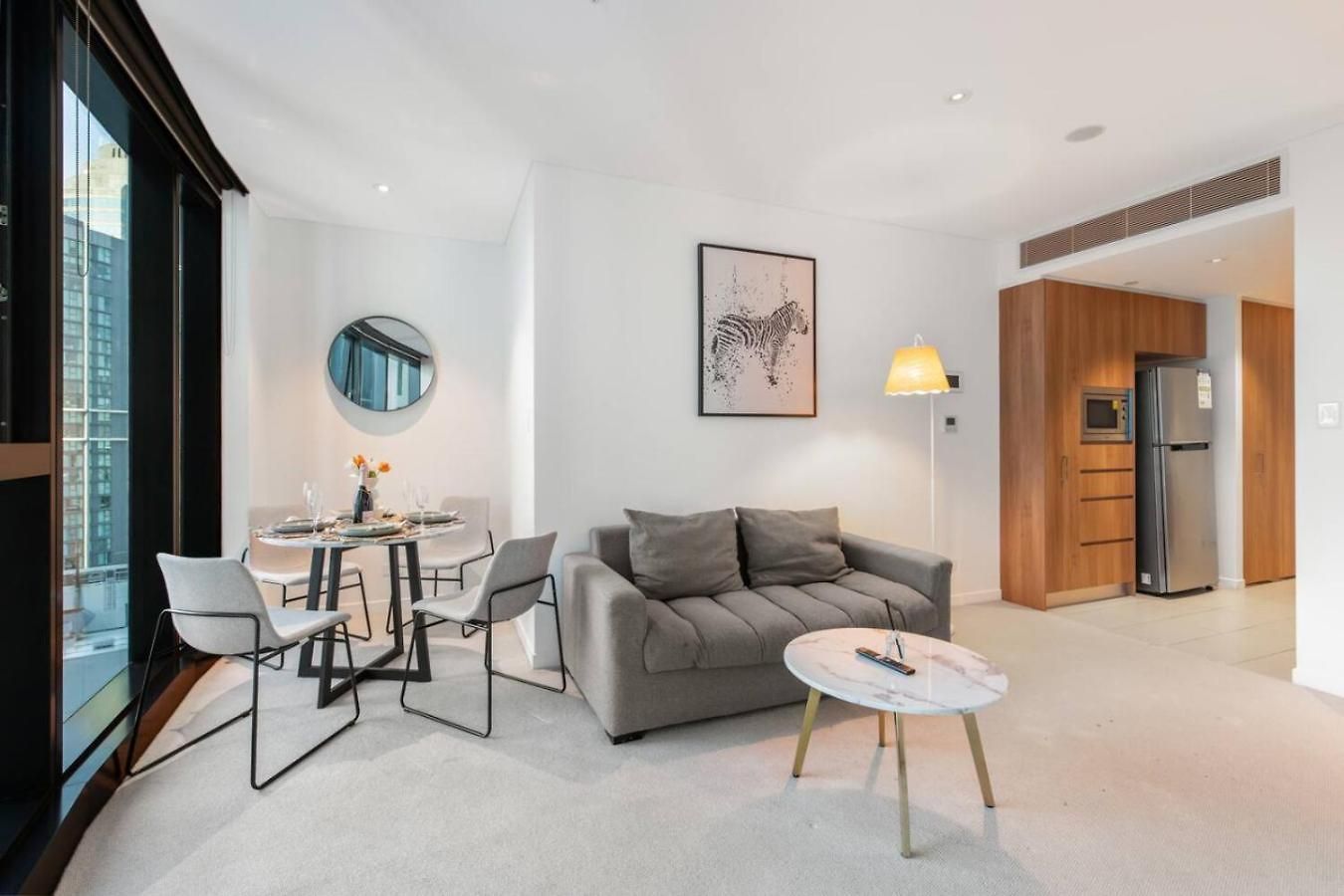 Sky Tower Elegance Balcony Gym Pool And Cbd Access