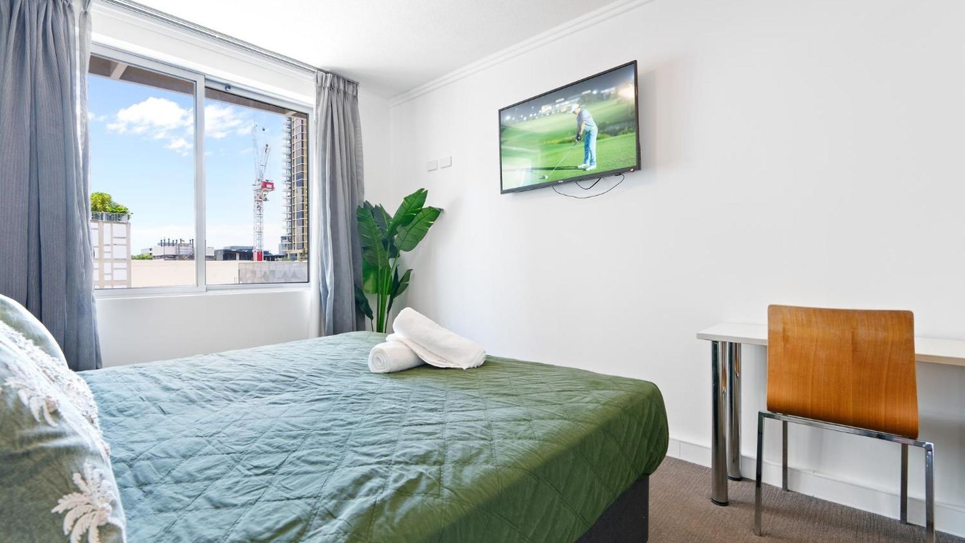 Stylish 1-bed In Vibrant South