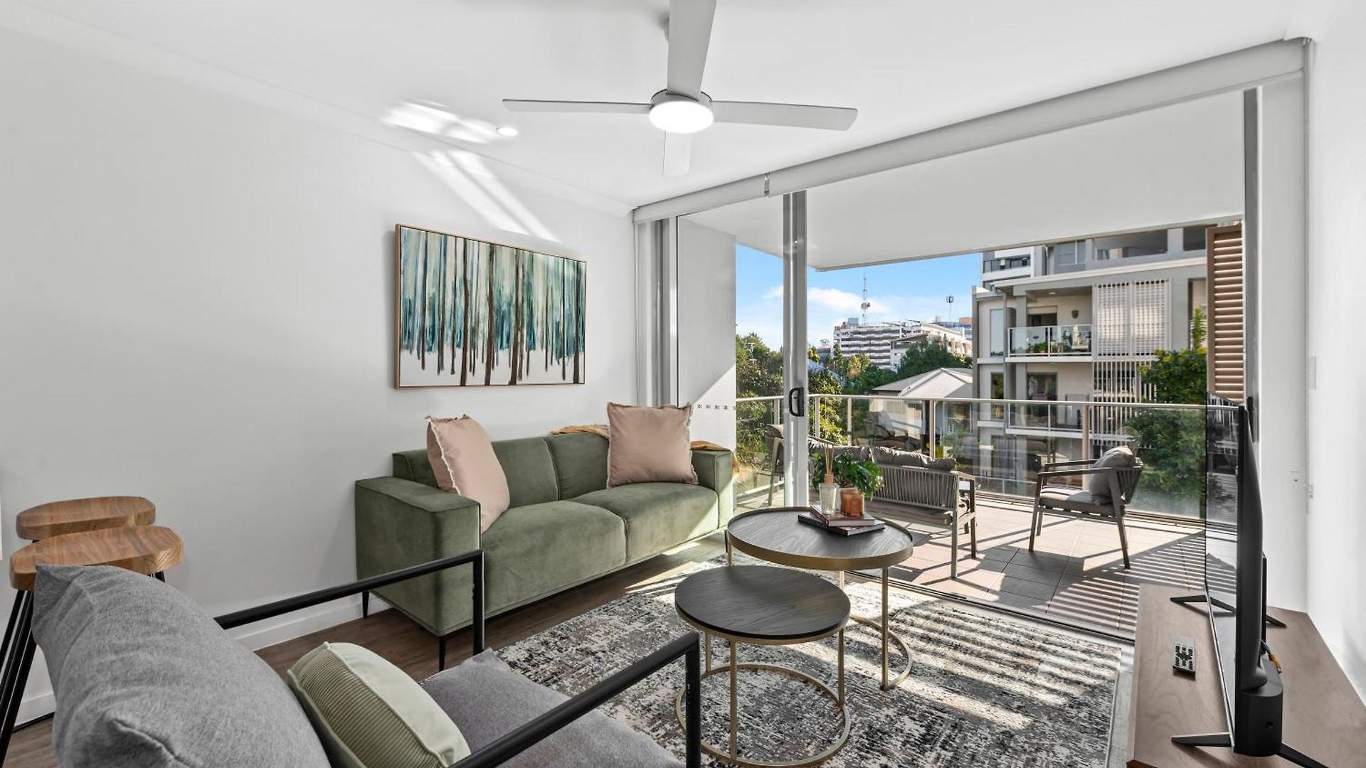Apartment Bright And Stylish 2br With Spacious Balcony And Wifi