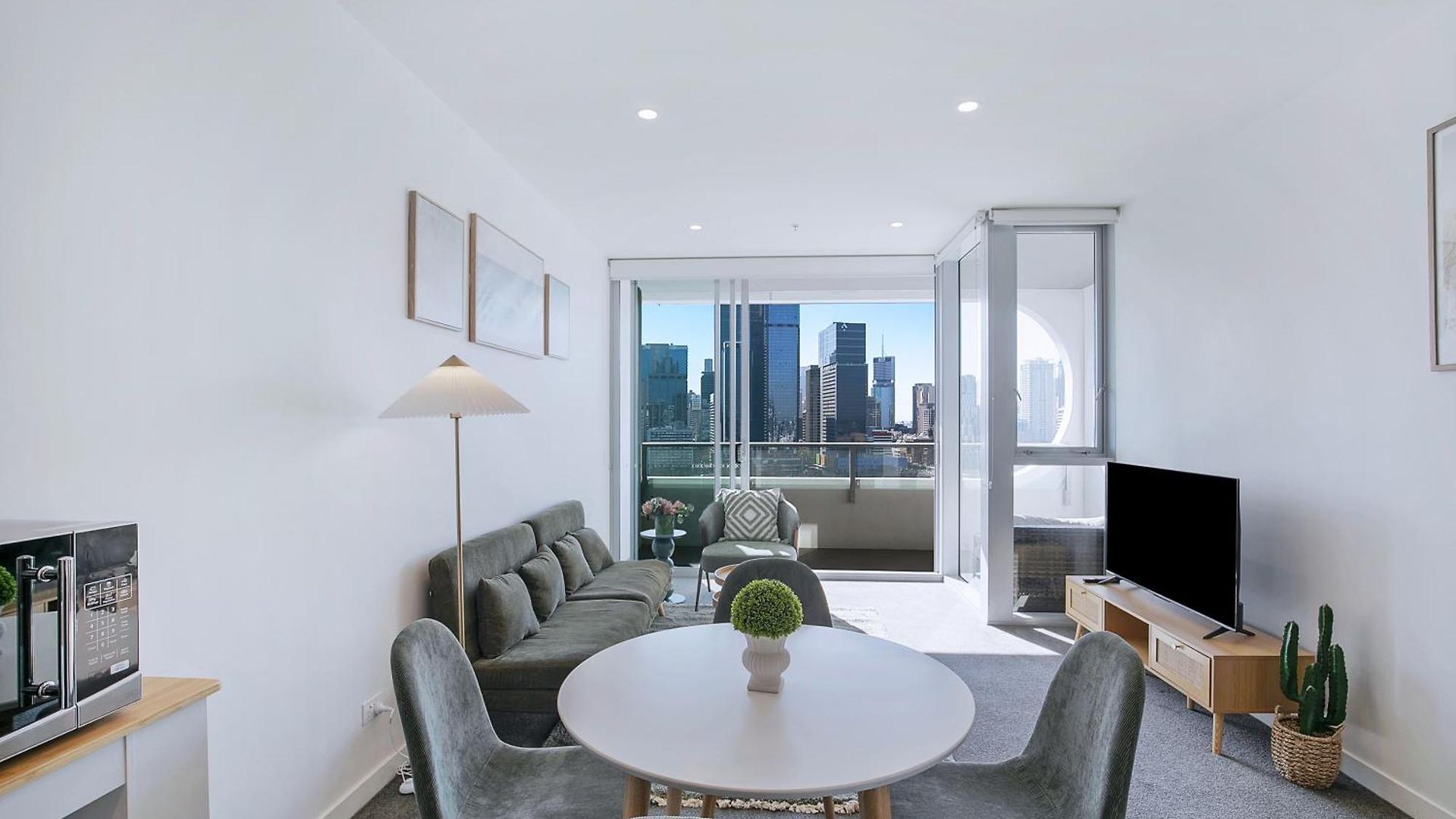Apartment Stunning 1br With Views And Fantastic Location!