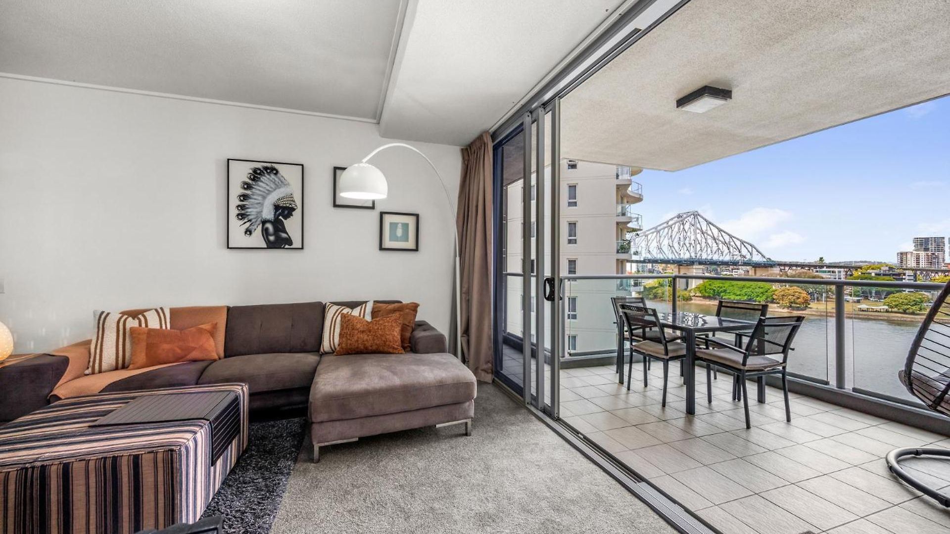 River Views 2 Bed 2 Bath Secure Parking * Brisbane
