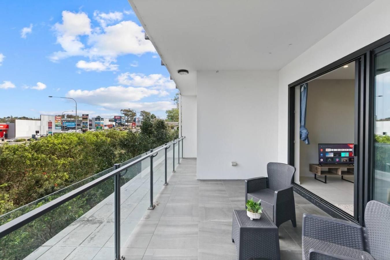 2 Bedroom Balcony Close To Hotspots *