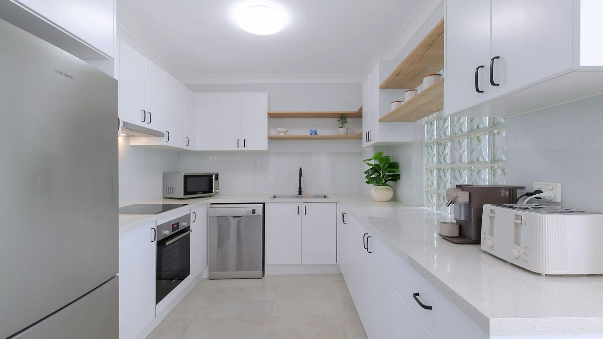 Apartment Spacious 3-bed Coorparoo Brisbane