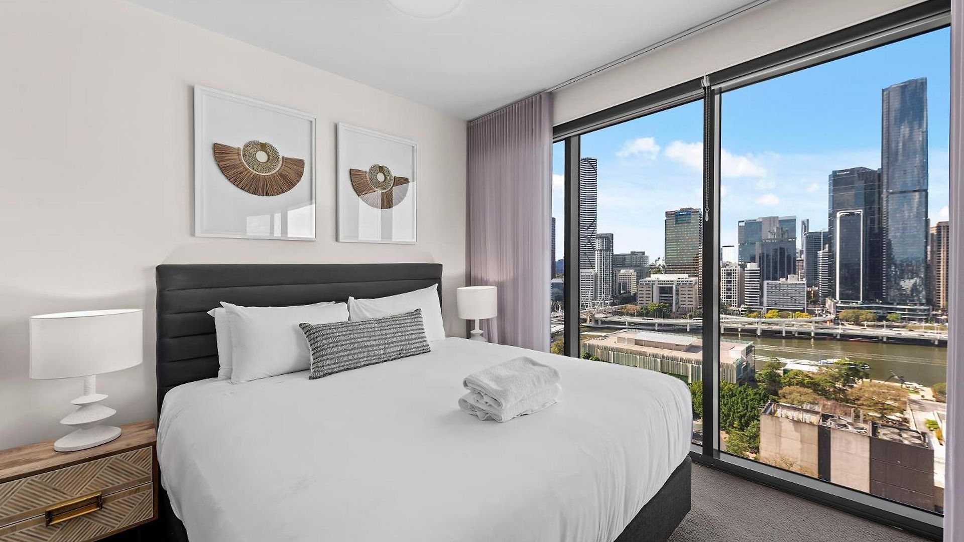 Stunning & River Views With Parking & Pool Brisbane