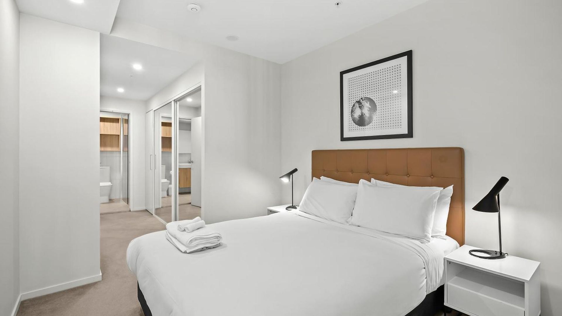 Apartment Center 1br With Views, Parking And 5 Star Rooftop Pool Brisbane