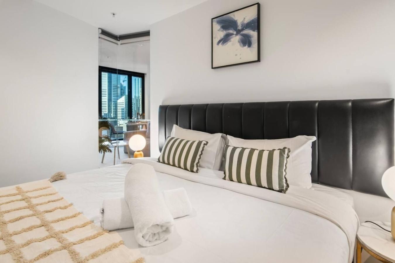 Apartment Sky Tower Elegance Balcony Gym Pool And Cbd Access