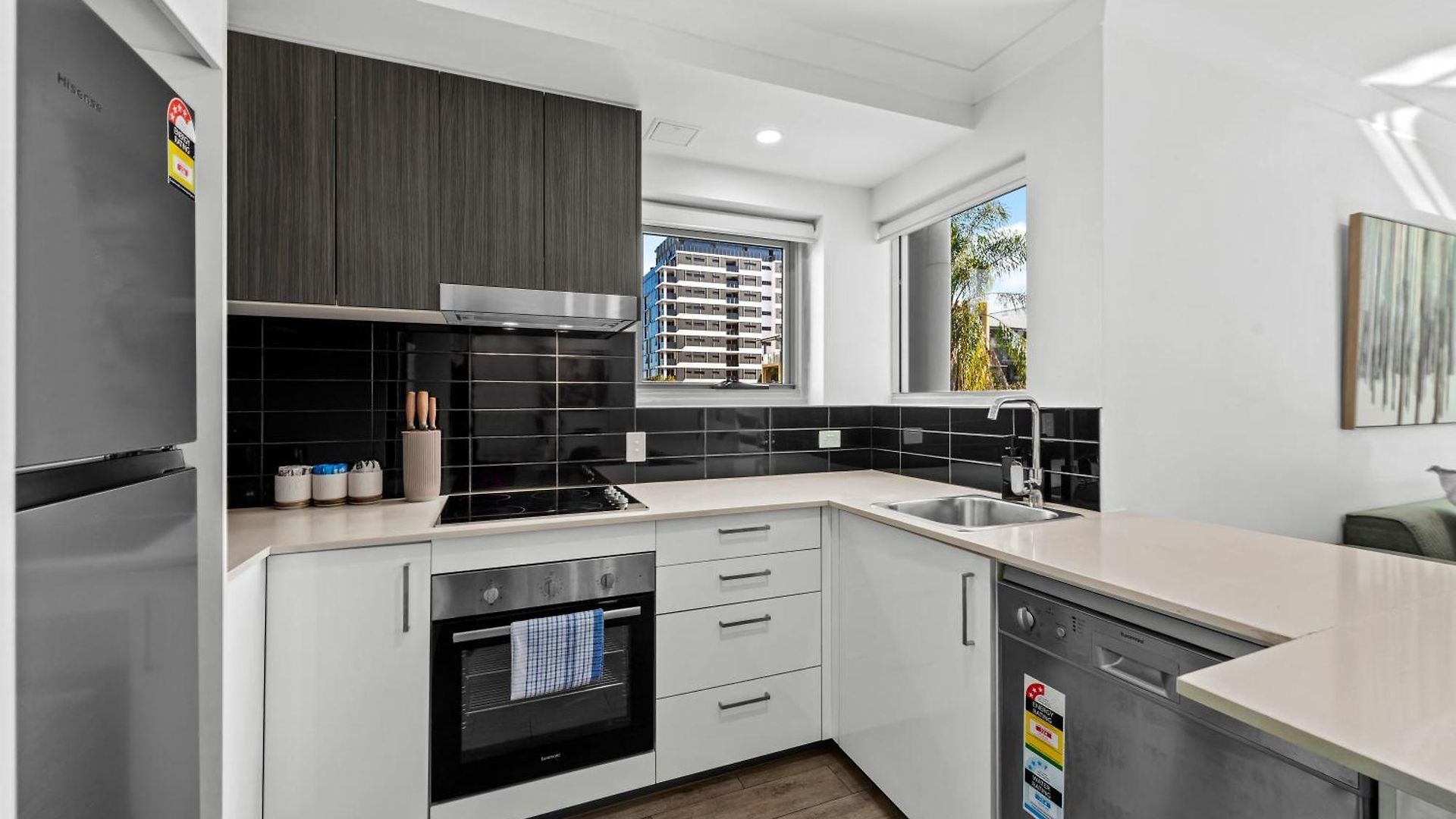 Bright And Stylish 2br With Spacious Balcony And Wifi Apartment *