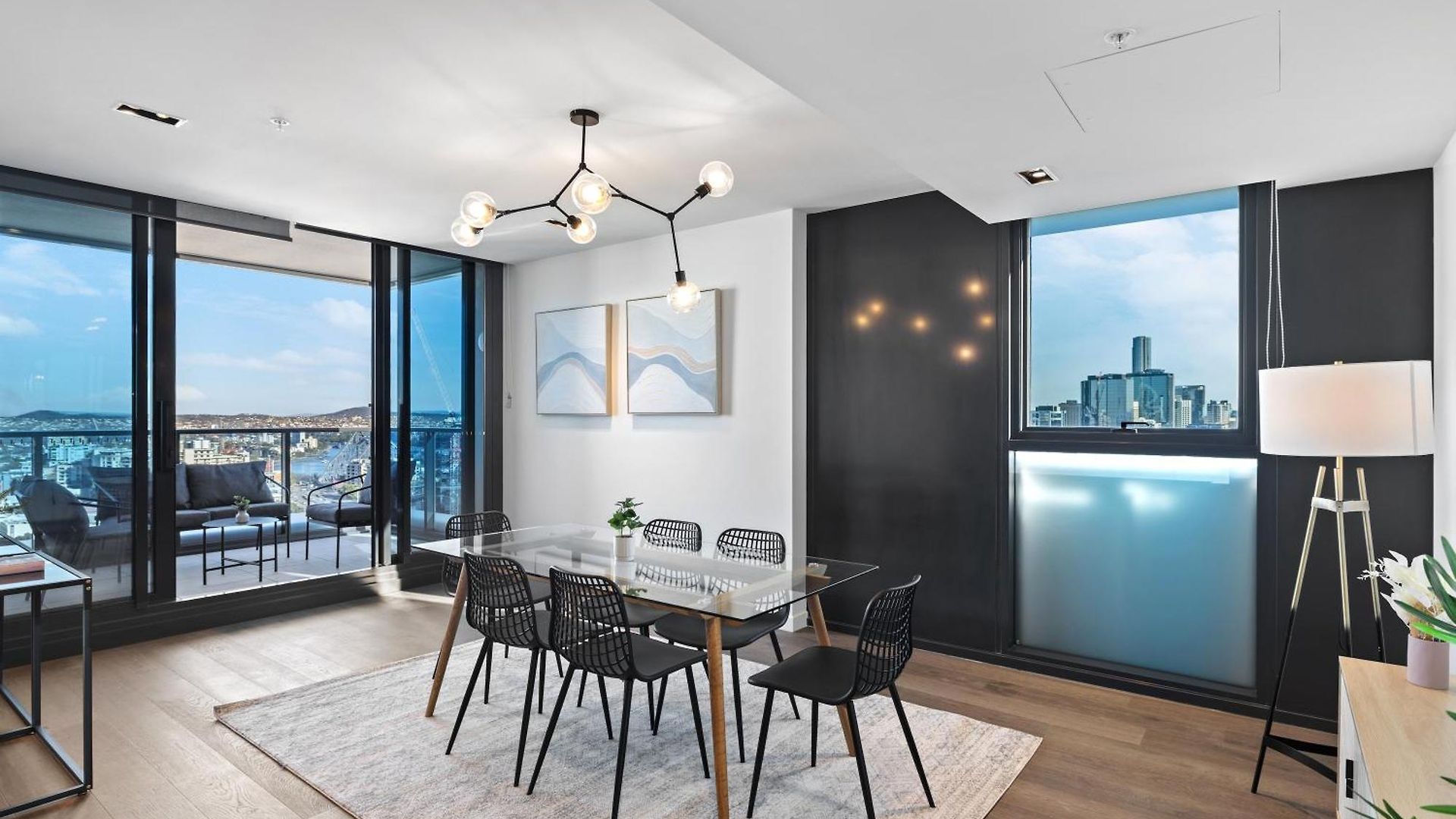 Luxe Sub-penthouse With Rooftop Pool And 2 Car Parks Brisbane