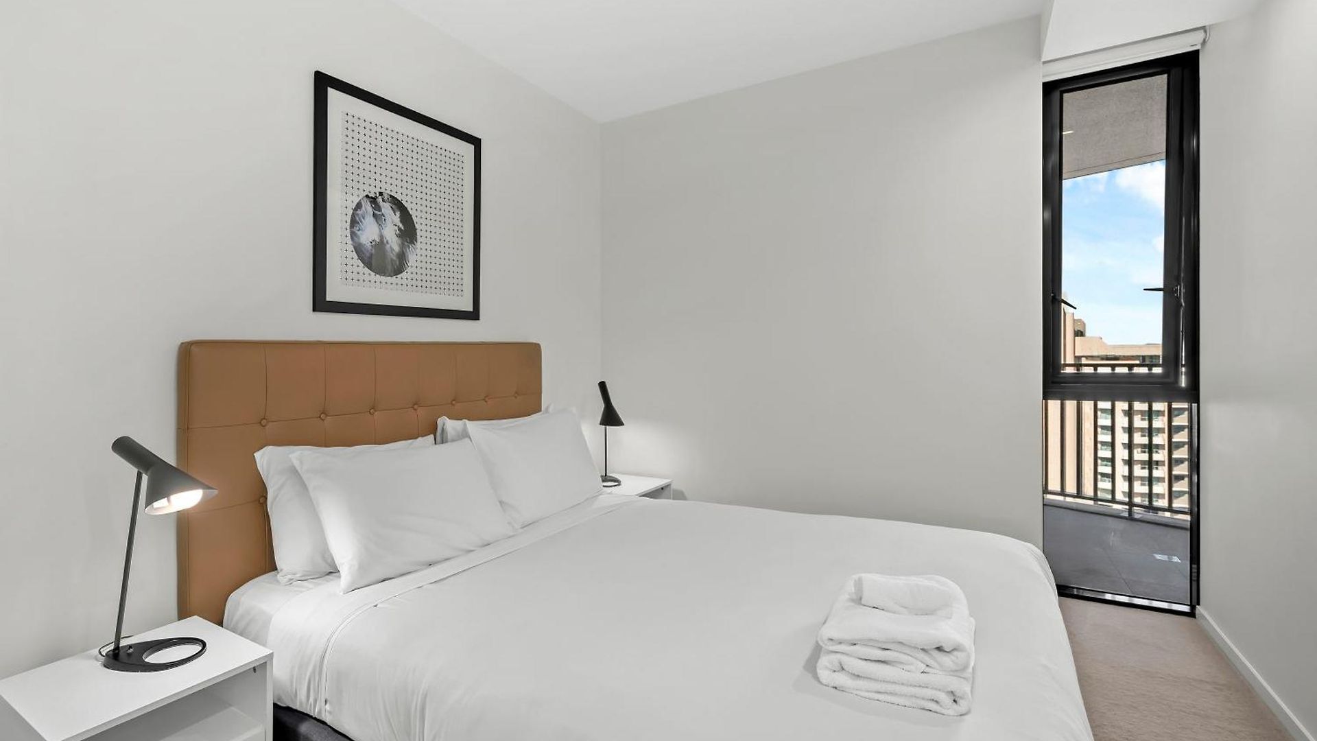 Center 1br With Views, Parking And 5 Star Rooftop Pool Brisbane
