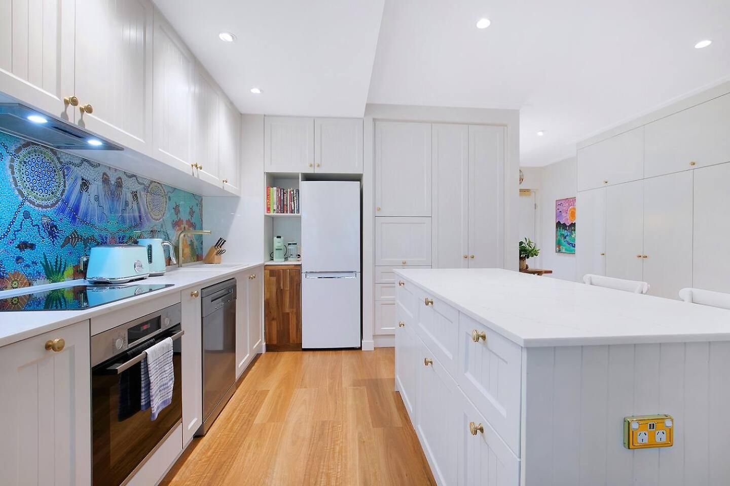 Apartment The Fish Bowl - Vibrant Riverside Escape With Pool *