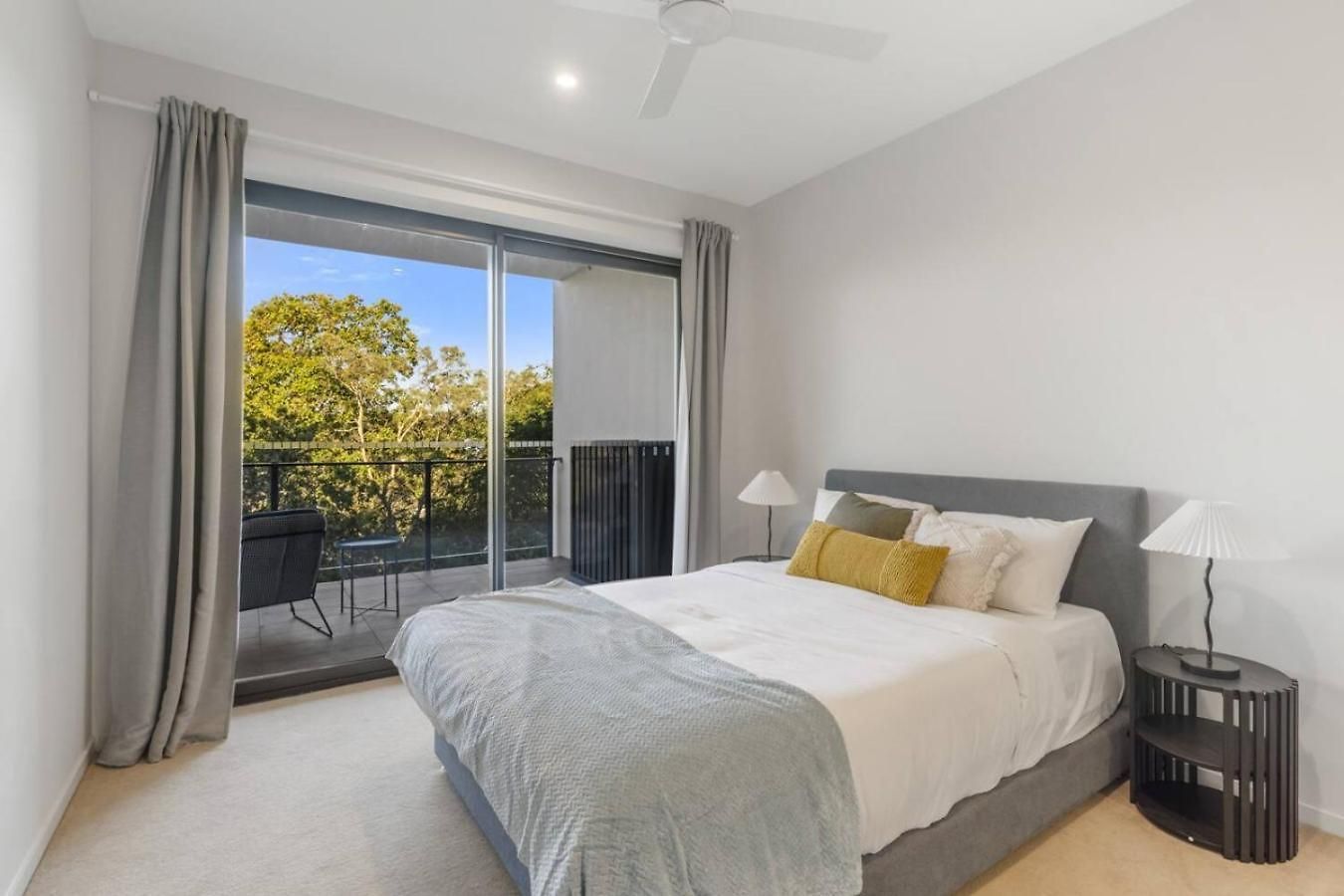 Stylish Escape 2 Ensuites Balcony Near Shops * Brisbane
