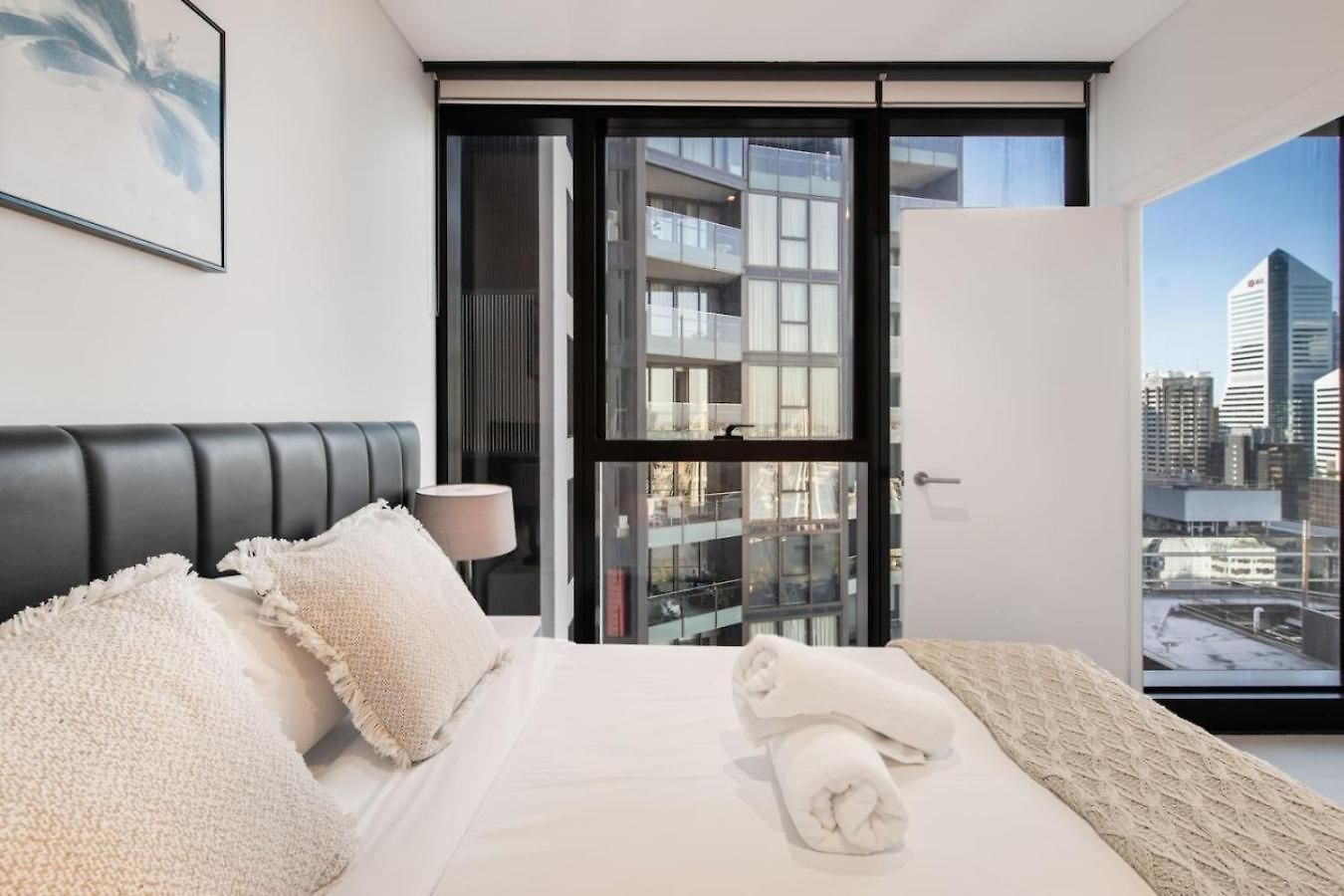 Sky Tower Elegance Balcony Gym Pool And Cbd Access Apartment *