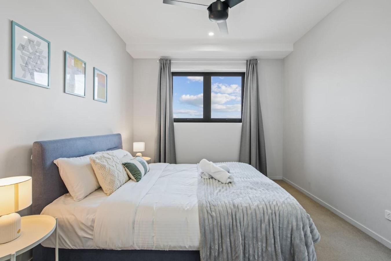 Stylish With Balcony Easy Access To Everywhere Brisbane