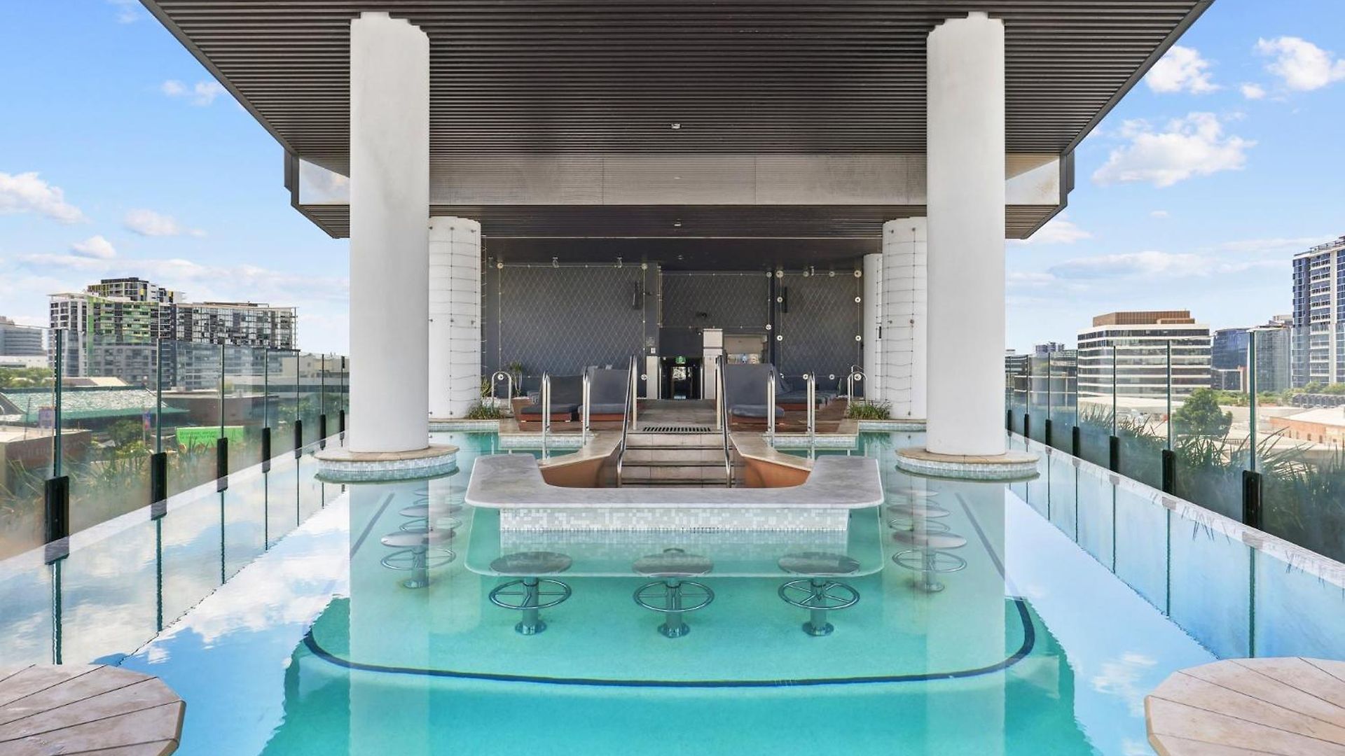 Chic 1-bedroom With Pool And Gym Apartment *