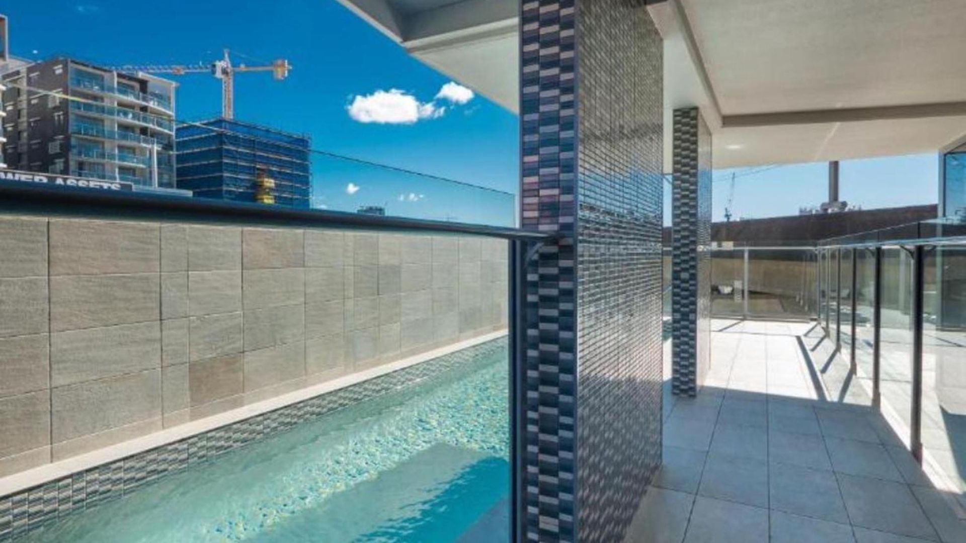 Stylish 1-bed In Vibrant South