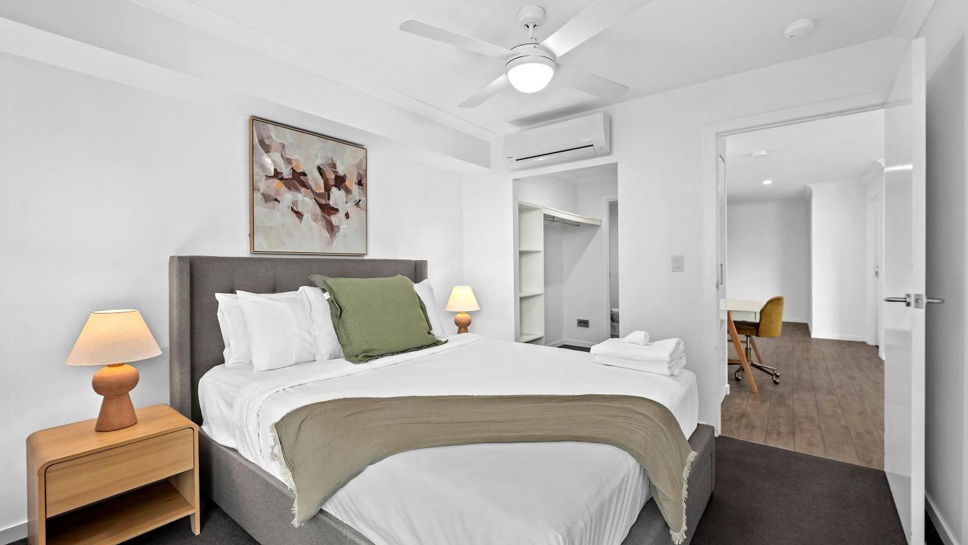 Bright And Stylish 2br With Spacious Balcony And Wifi Apartment *