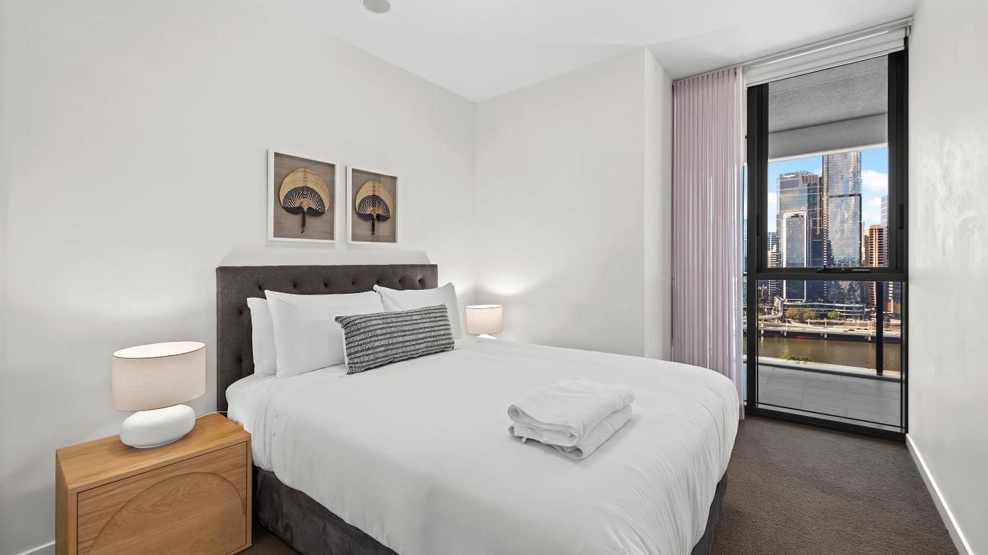 Stunning & River Views With Parking & Pool * Brisbane