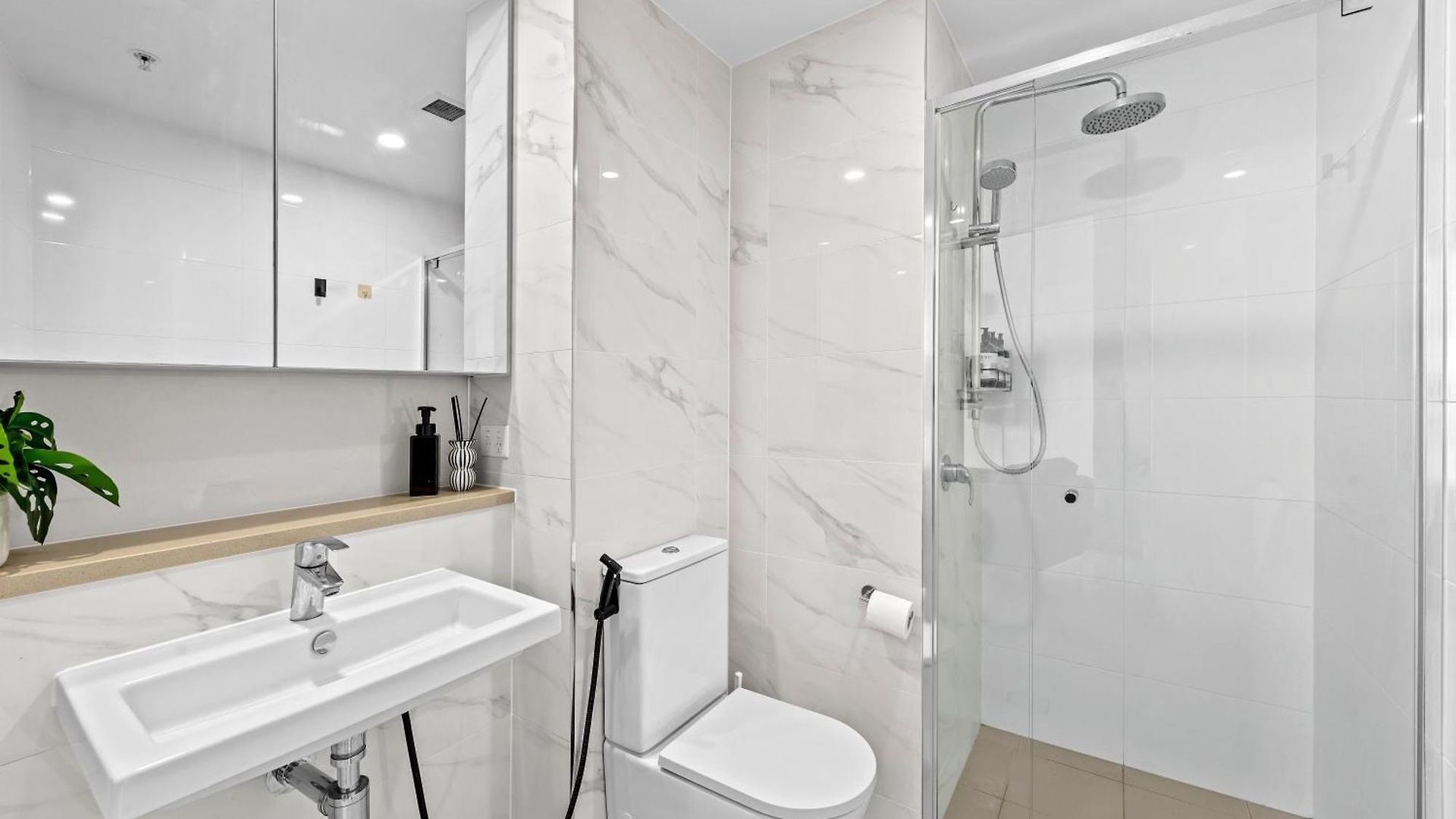 Stunning 2br - Tallest Building In Cbd Pool, Gym