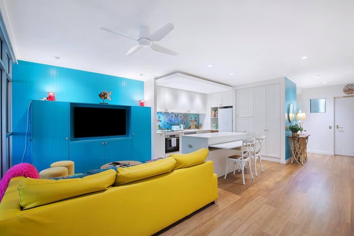The Fish Bowl - Vibrant Riverside Escape With Pool