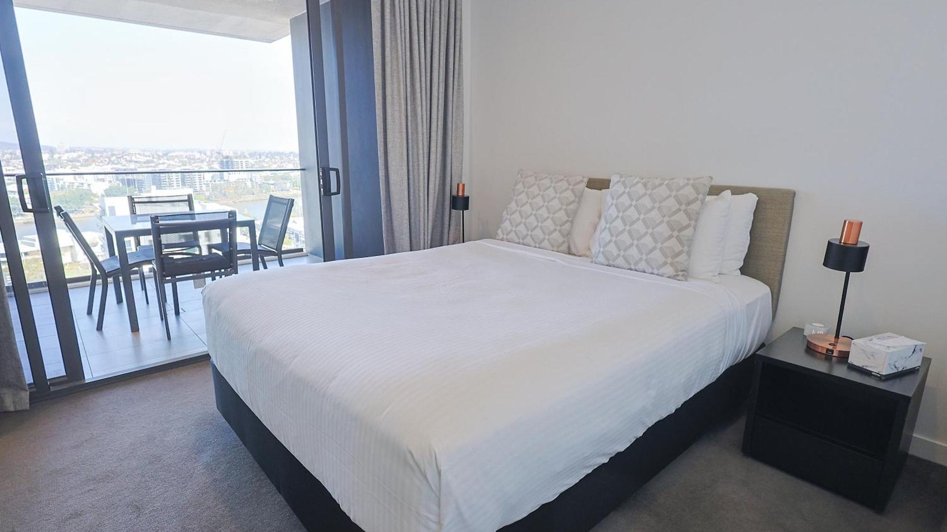 Riverview 2br With Pool And Parking Near Suncorp