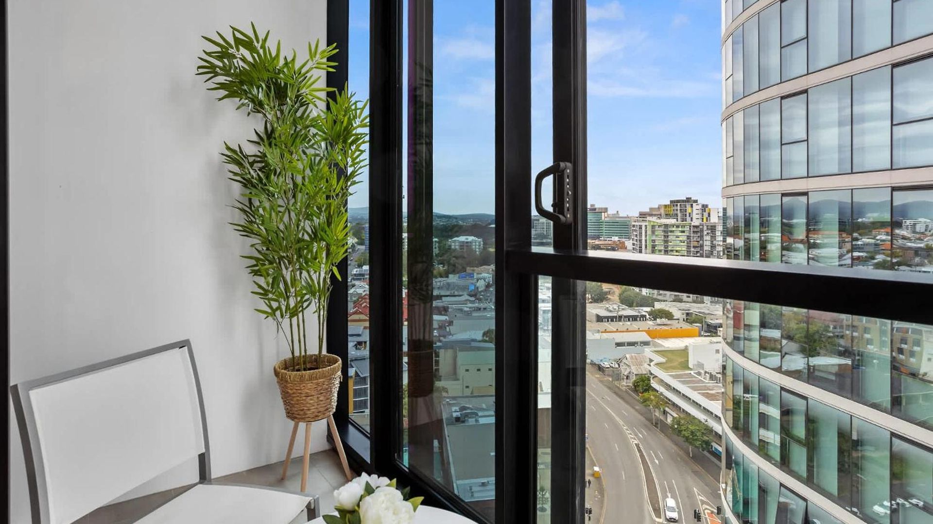 Stylish Valley In Hub Apartment Brisbane