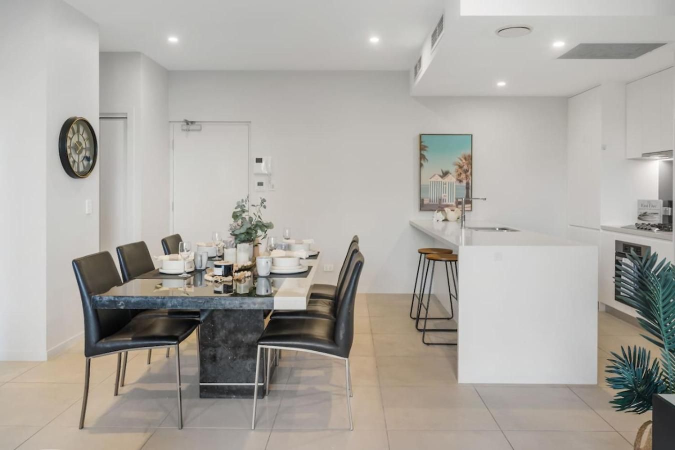 Stylish Escape 2 Ensuites Balcony Near Shops