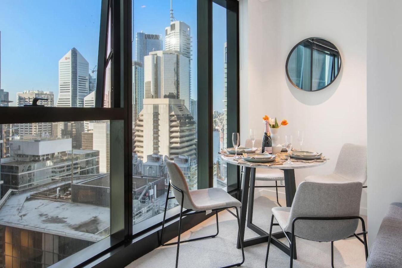 Sky Tower Elegance Balcony Gym Pool And Cbd Access * Brisbane
