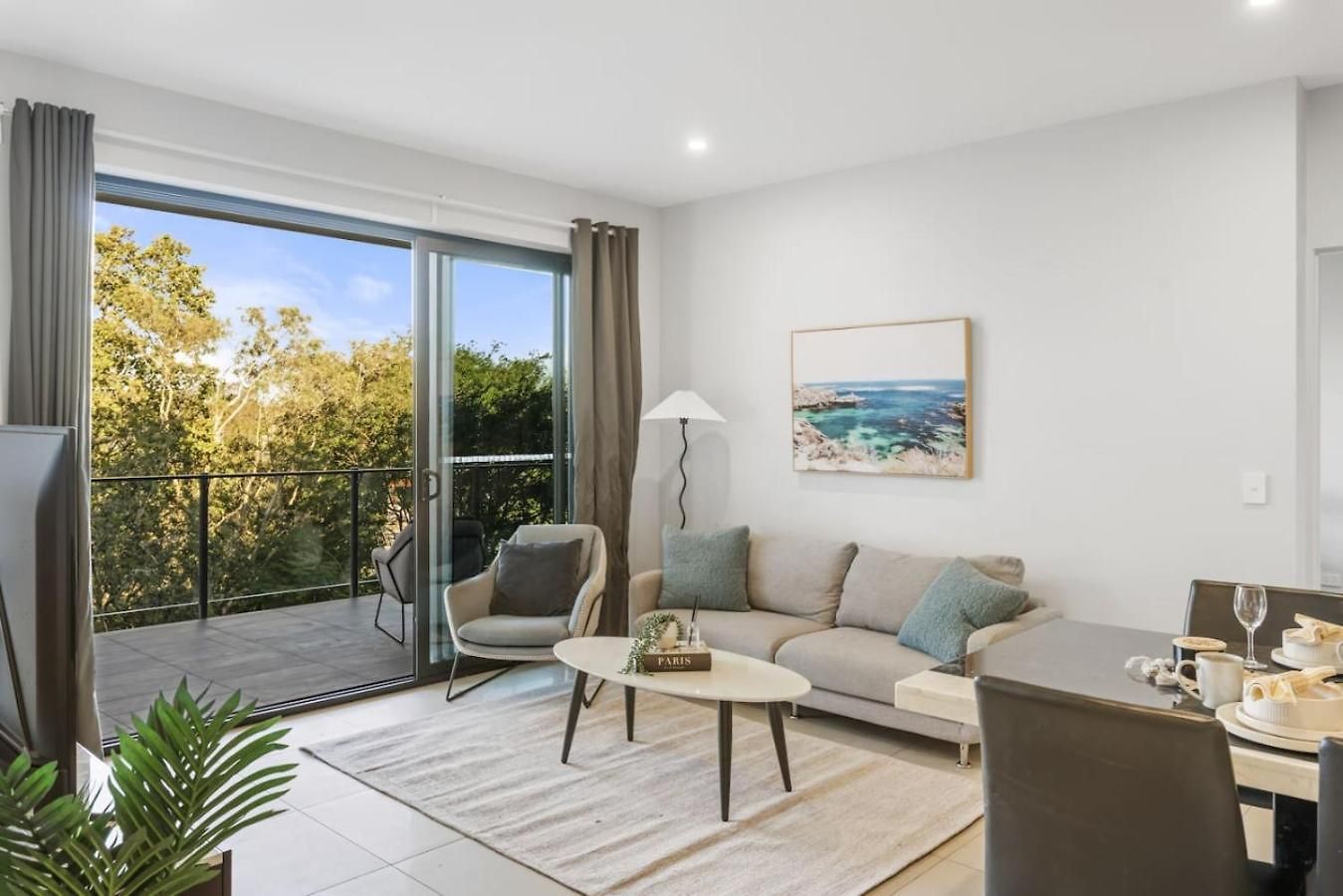 Stylish Escape 2 Ensuites Balcony Near Shops Apartment