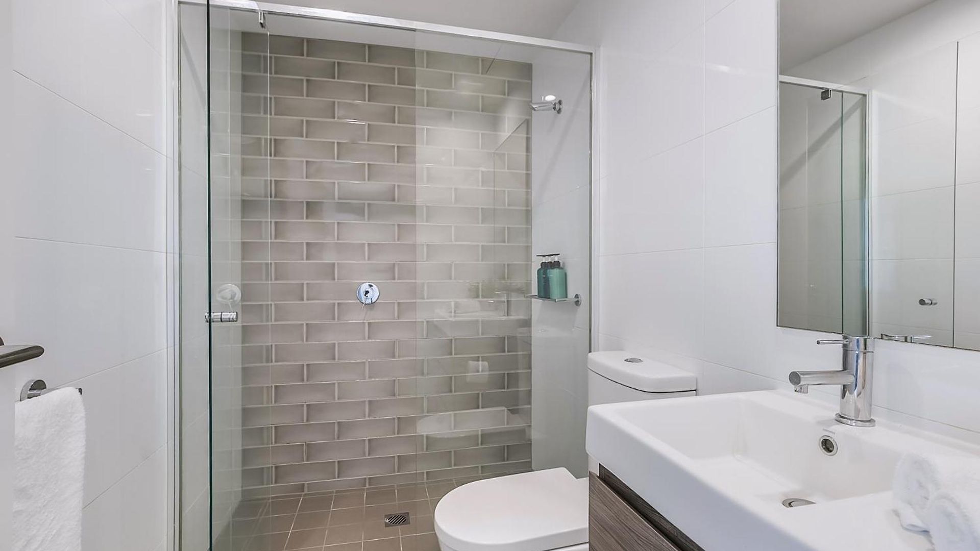Stunning 1br With Views And Fantastic Location! Apartment *