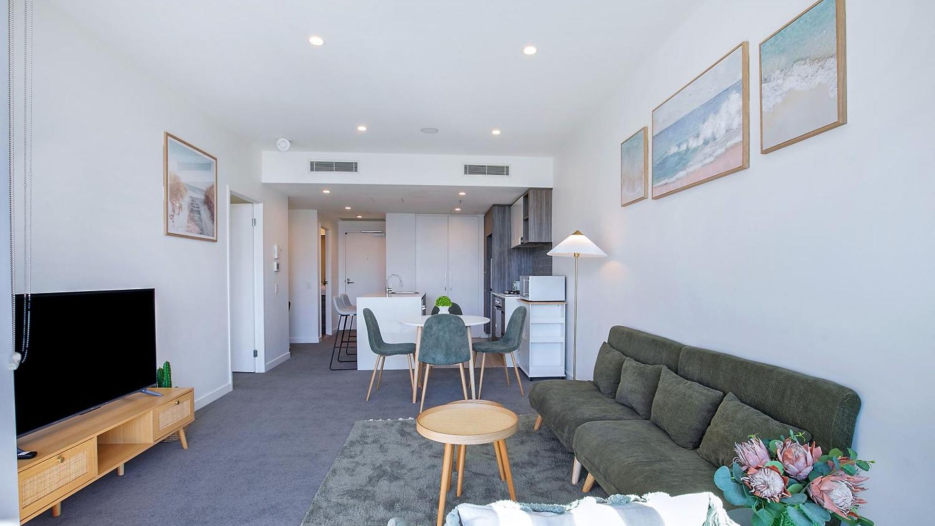 Apartment Stunning 1br With Views And Fantastic Location! *