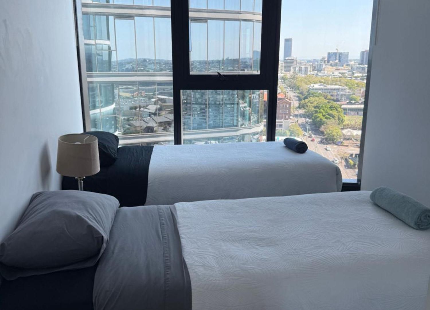 Luxury W Rooftop Pool Apartment *