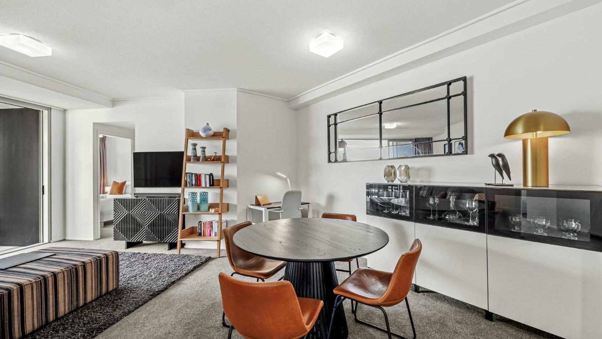 River Views 2 Bed 2 Bath Secure Parking Apartment