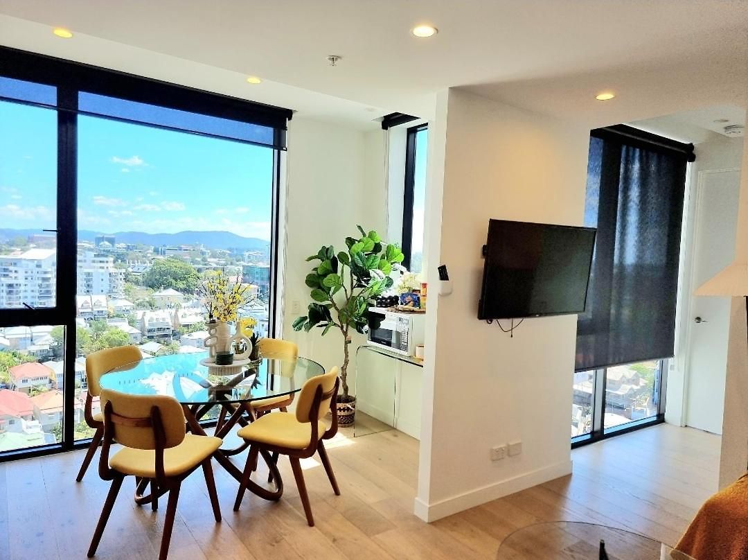 Modern Cbd With Skyline Views , Pool Gym & Free Parking * Brisbane