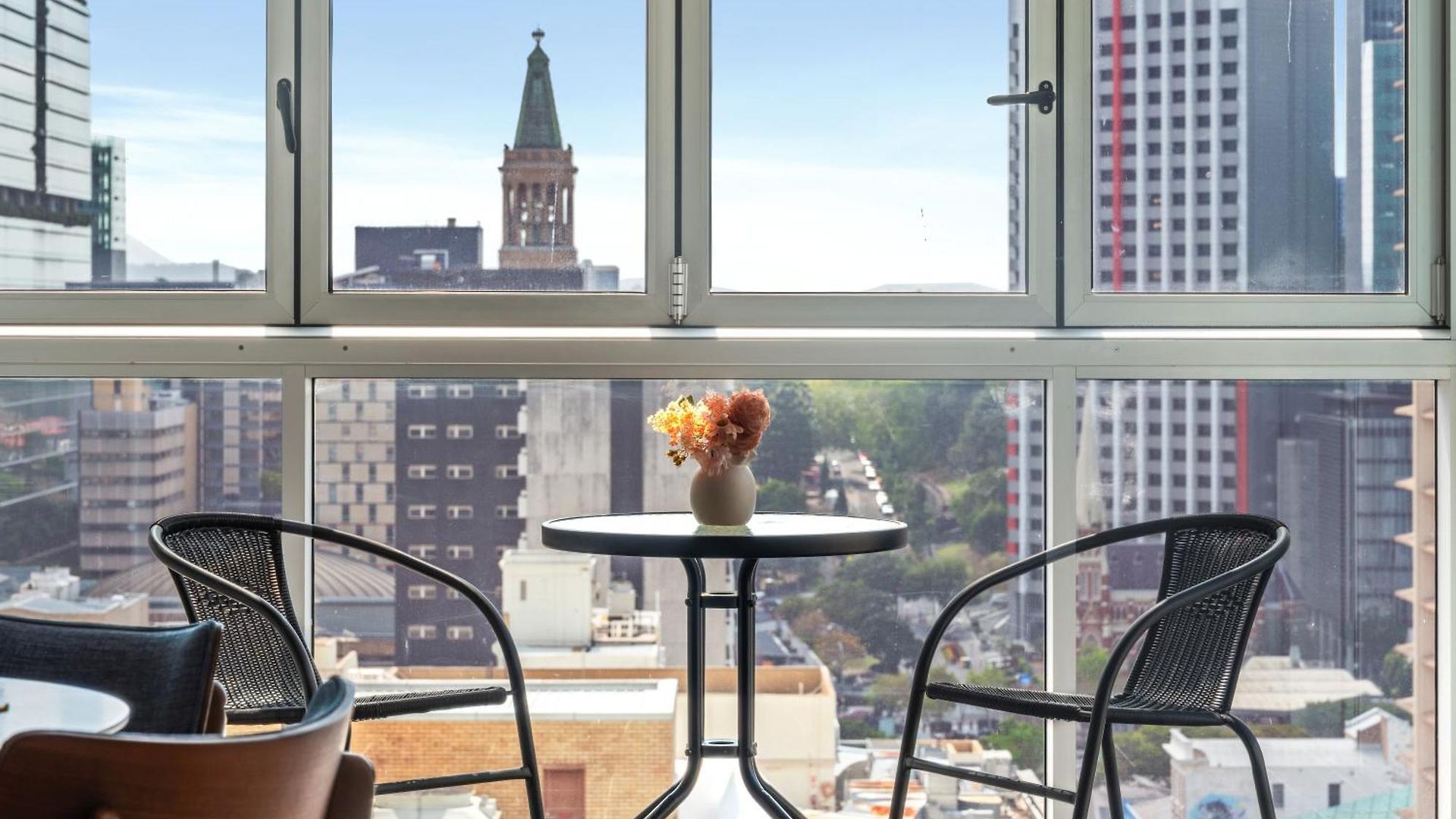 Heart Comfort Spacious 2br 2ba Apartment Brisbane