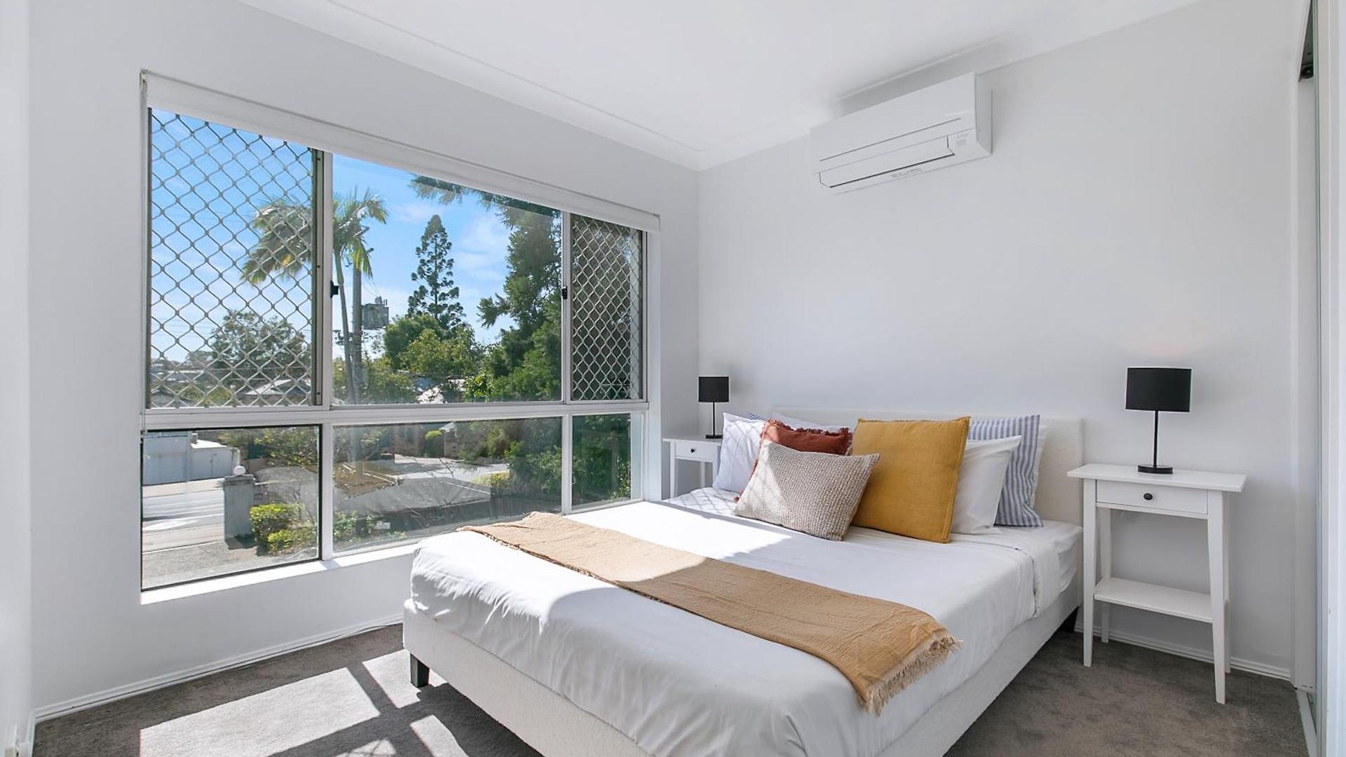 Apartment Spacious 3-bed Coorparoo Brisbane