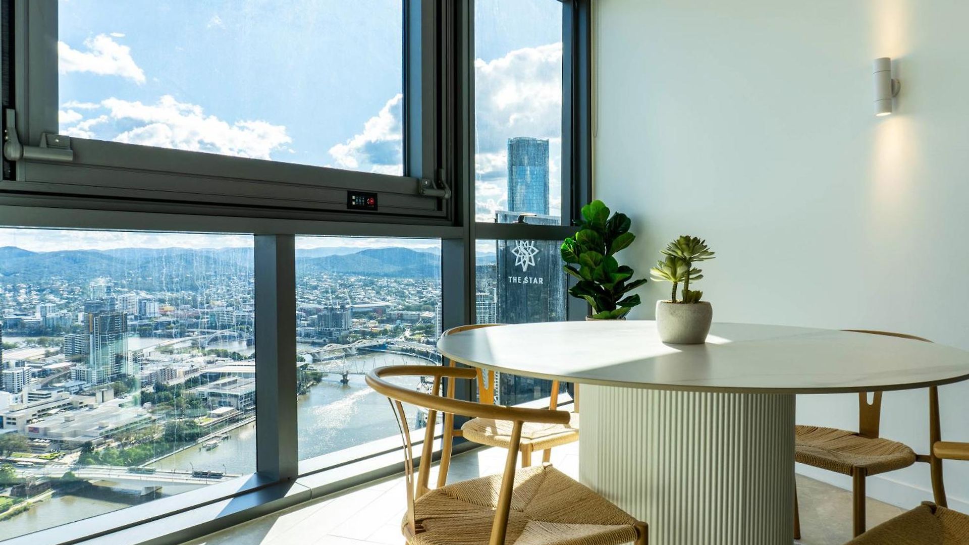 Level 46 Luxury Queens Wharf With Unblocked Southbank & River View Apartment Brisbane
