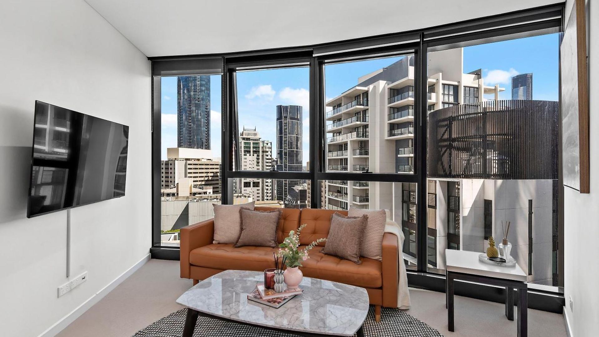 Apartment Stunning 2br - Tallest Building In Cbd Pool, Gym *