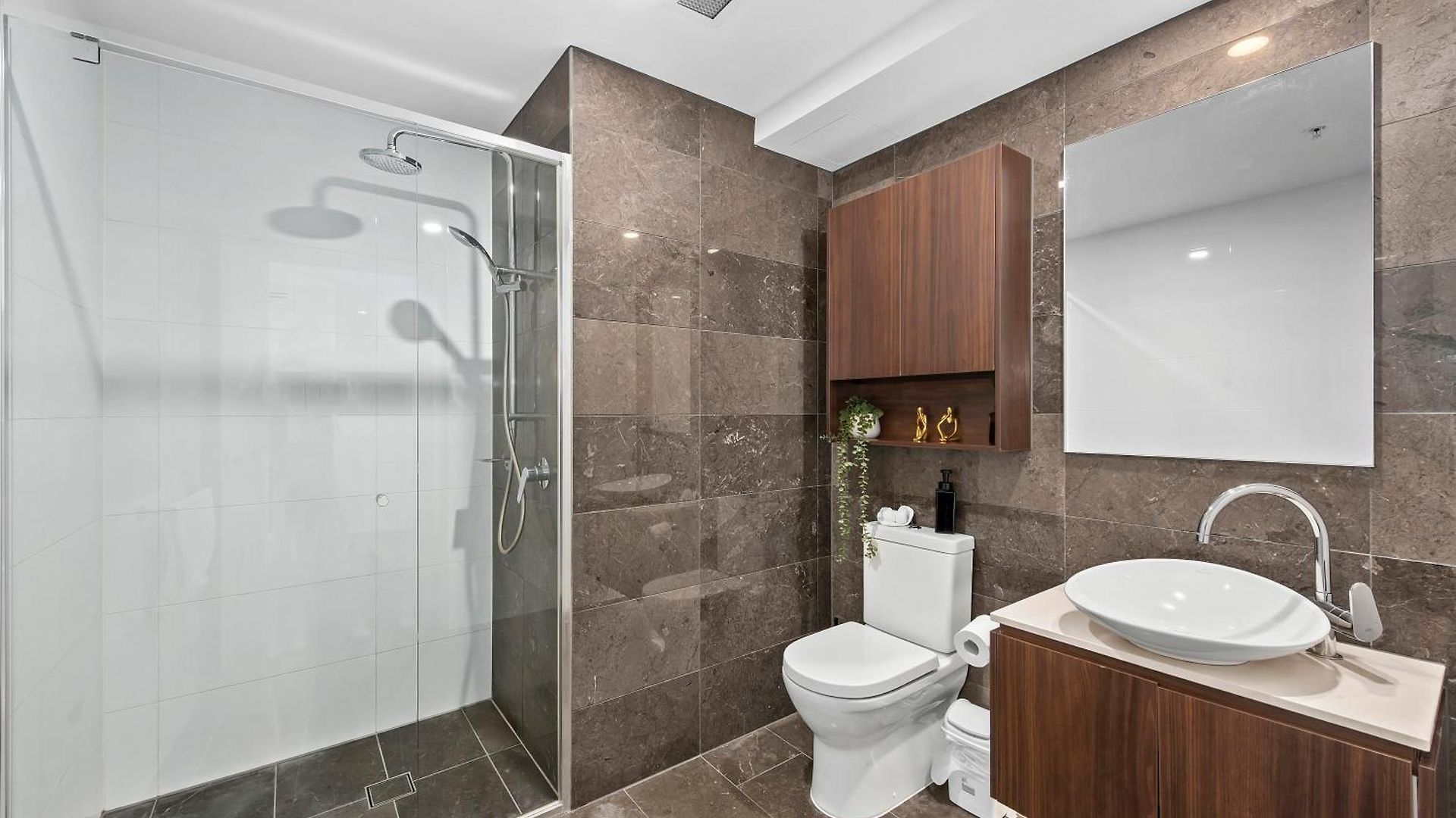 Sky - Cbd 2br With Stunning Views, Pool And Gym