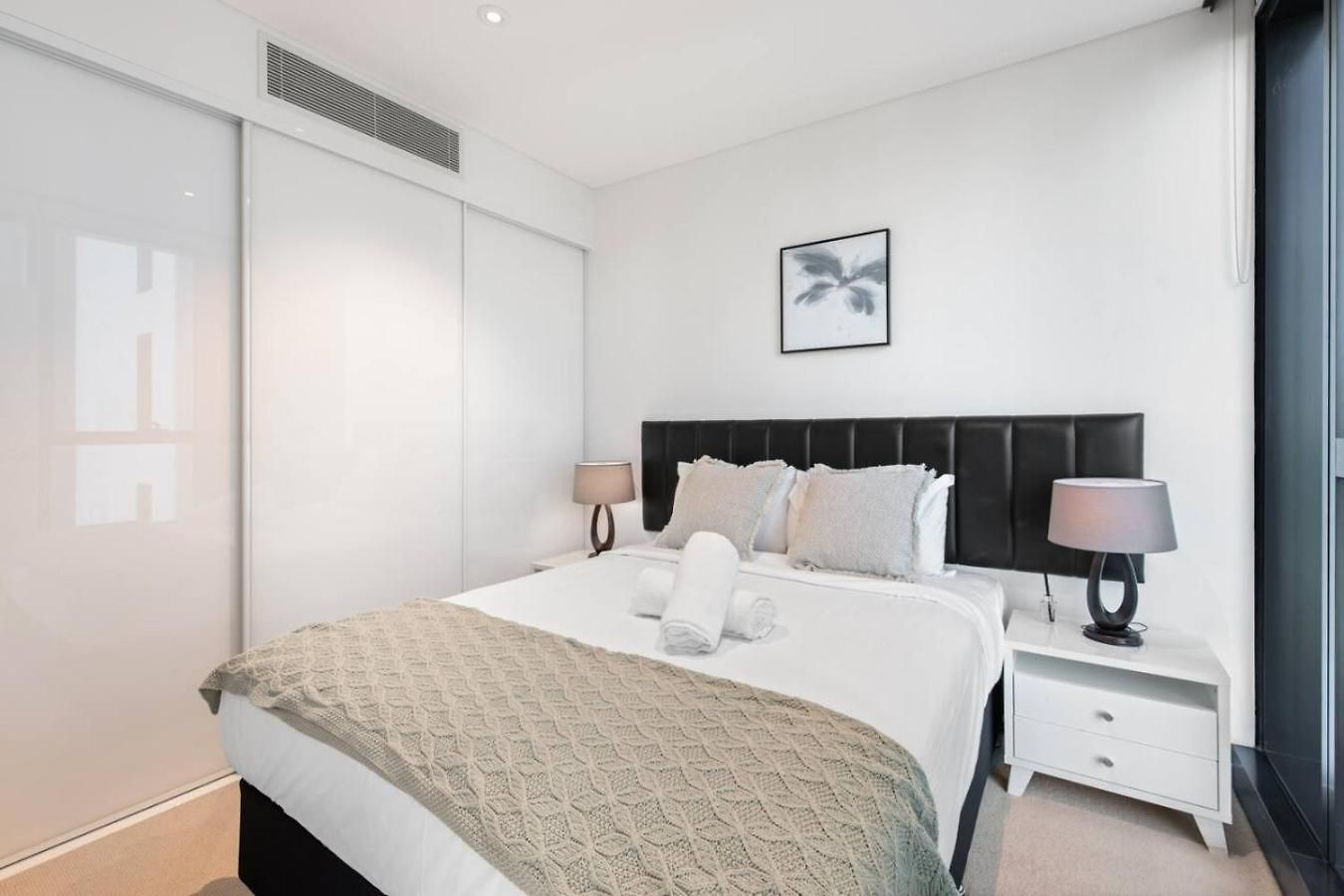 Apartment Sky Tower Elegance Balcony Gym Pool And Cbd Access Brisbane