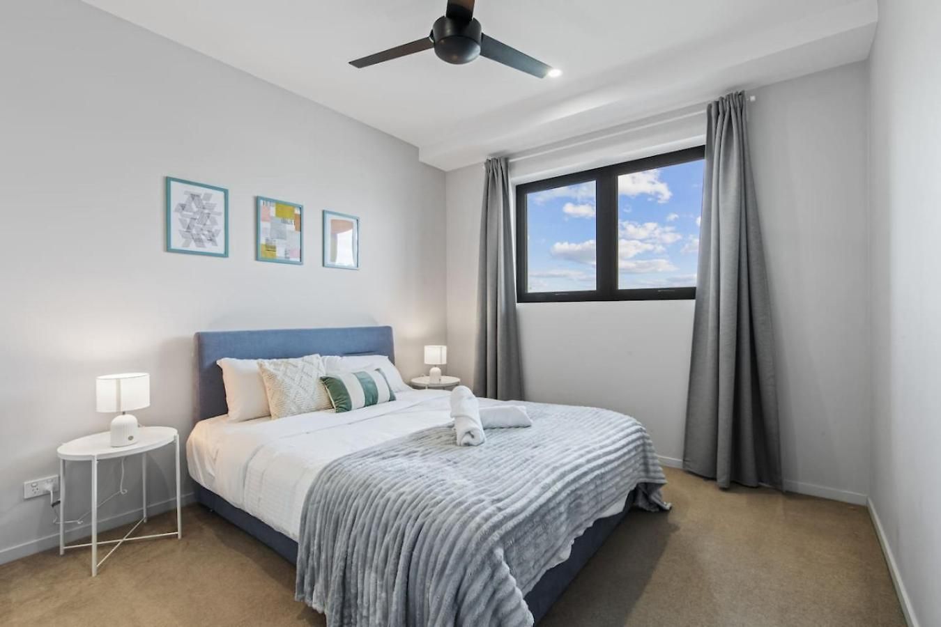 Stylish With Balcony Easy Access To Everywhere Apartment *