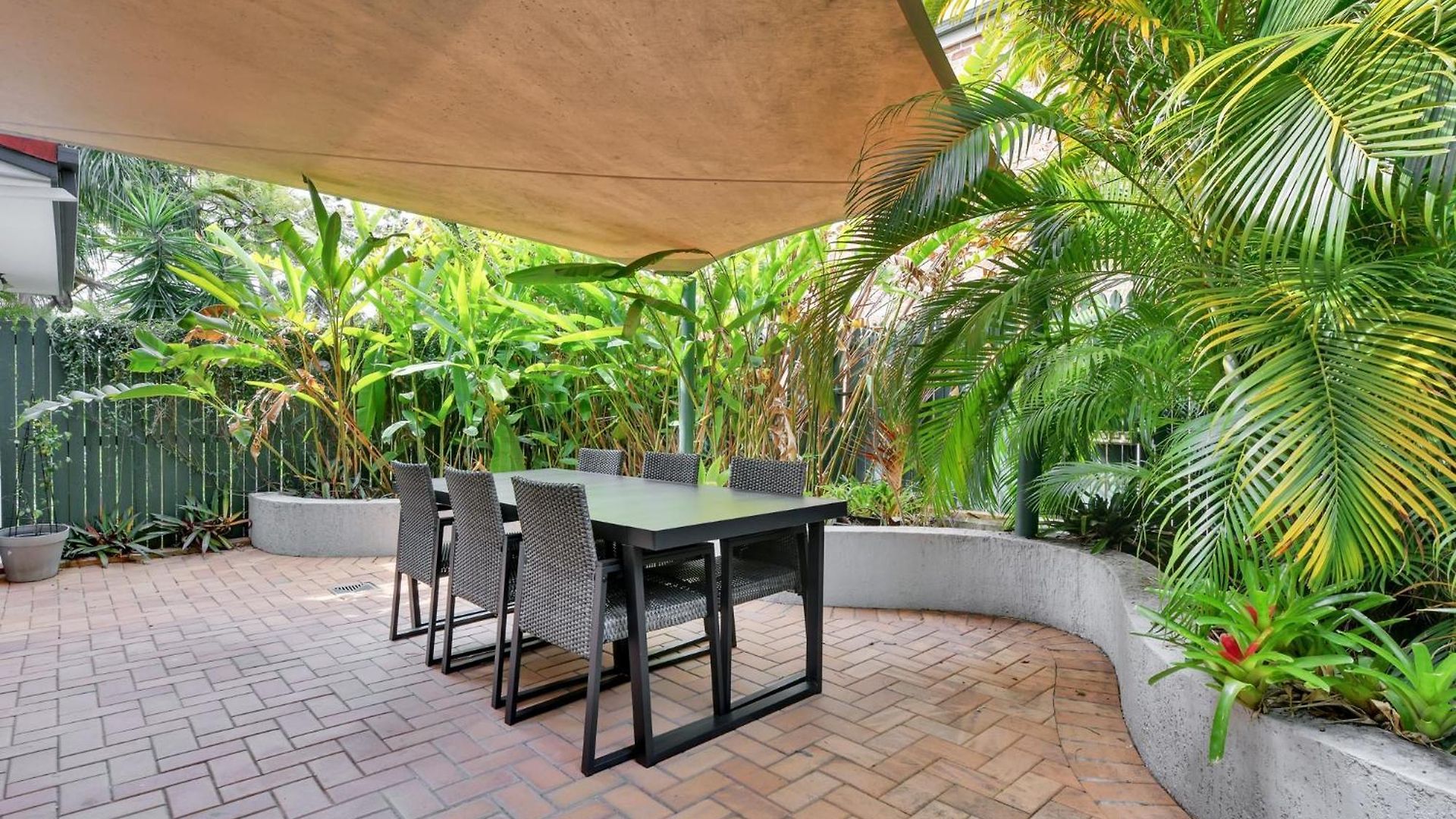 Apartment Tranquil 3-bed Unit With Lush Garden Views Brisbane