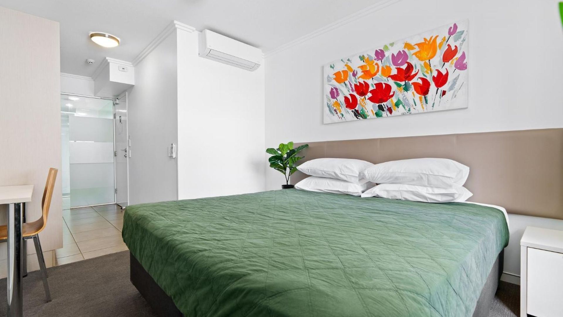 Apartment Stylish 1-bed In Vibrant South *